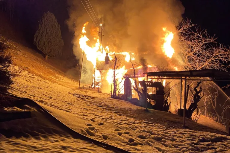Vex VS - Chalet bei Brand zerstört