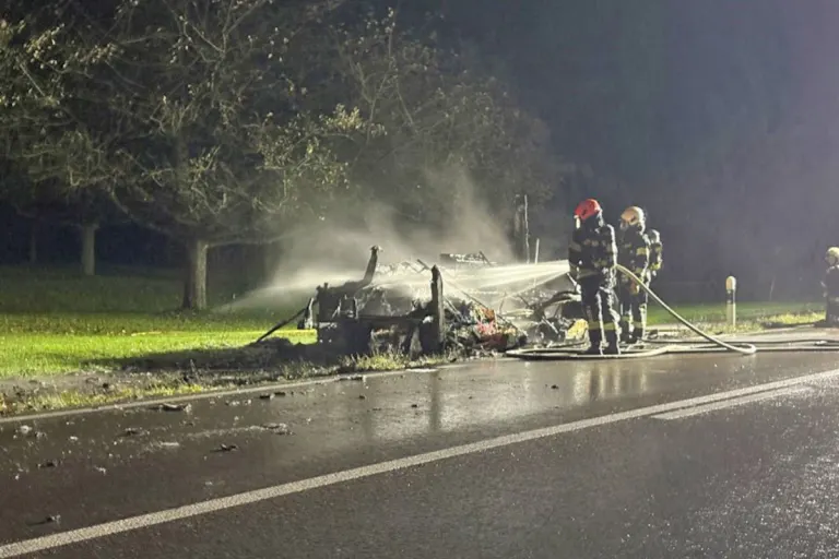 Istighofen TG – Anhänger eines Lieferwagens in Brand