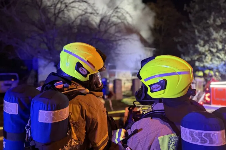 Berlin BE – Siebenjähriges Kind stirbt bei Wohnhausbrand
