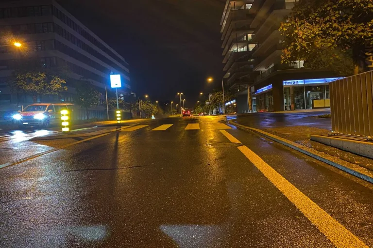 Zug ZG - Fussgängerin wird angefahren und mehrere Meter weit weggeschleudert