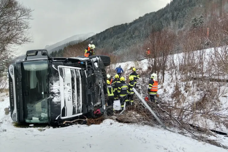 A9 Gaishorn am See – Fünf Fahrzeuge in Unfallkette verwickelt