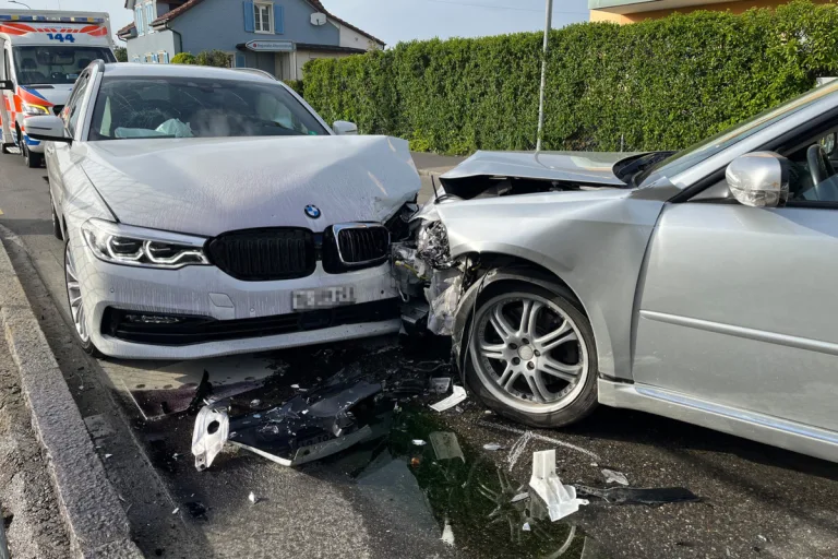 Münchwilen TG - Zwei Personen bei Frontalkollision verletzt 