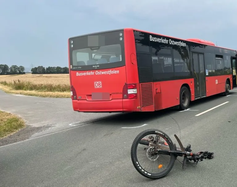 Warburg – 16-Jährige Radfahrerin bei Unfall schwer verletzt