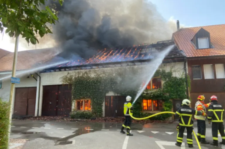 Sugiez FR – Scheune bei Brand zerstört