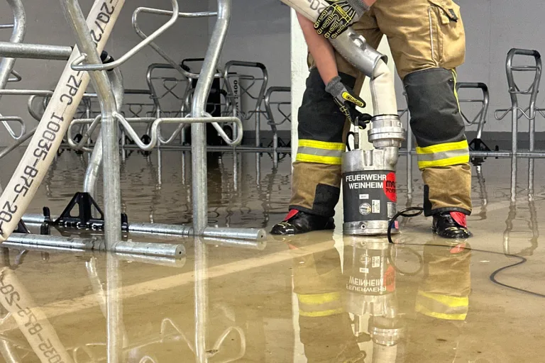Weinheim BW – Starkregen sorgt für überflutete Keller und Tiefgaragen