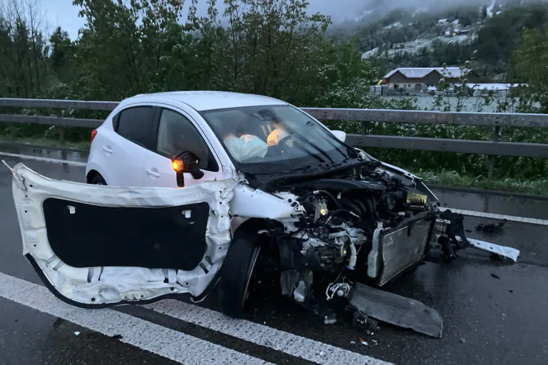 Niederurnen GL - Hoher Sachschaden nach Unfall