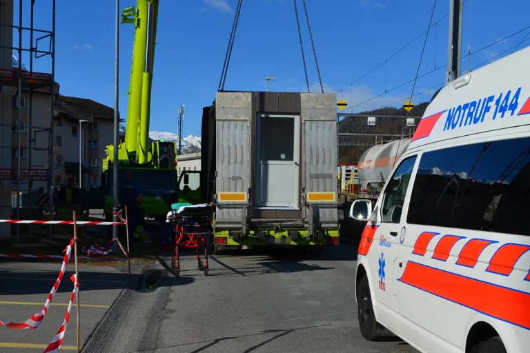 Samedan GR – Bei Arbeitsunfall schwer verletzt