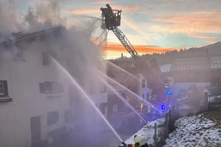 Flims GR – Wohnhaus nach Brand unbewohnbar