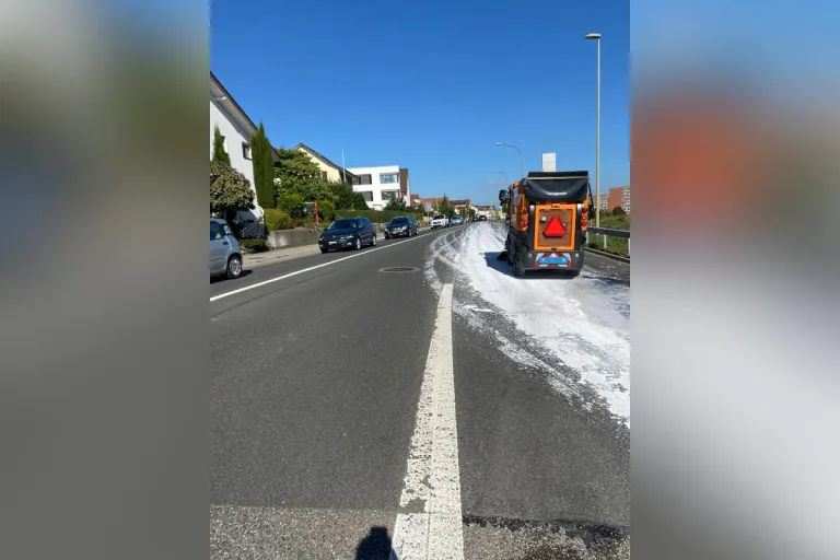 Liestal BL – Fahrbahn durch unbekanntes Fahrzeug verschmutzt