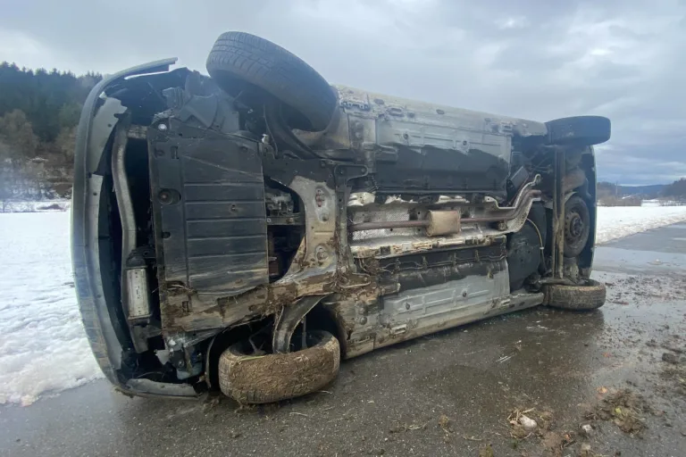 Magden AG – Auto auf die Seite gekippt