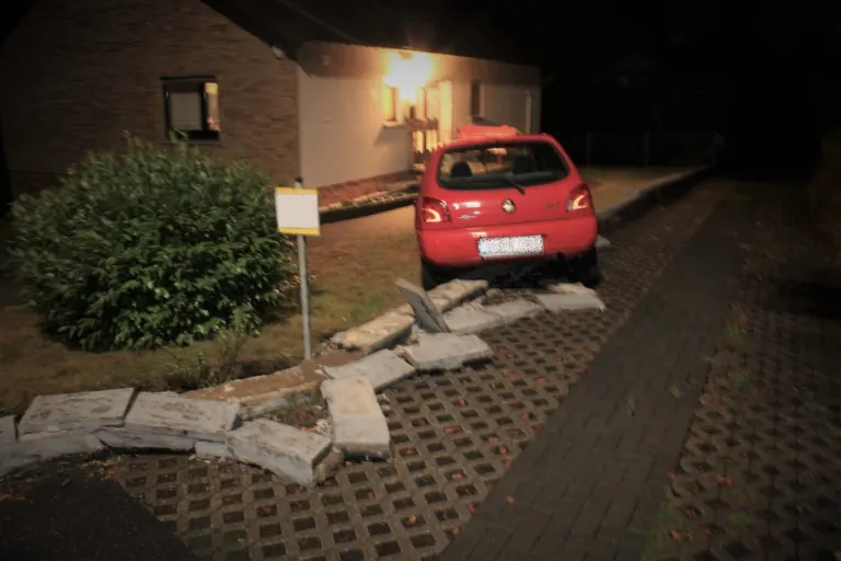 Windeck – Betrunken und ohne Führerschein gegen Mauer gefahren