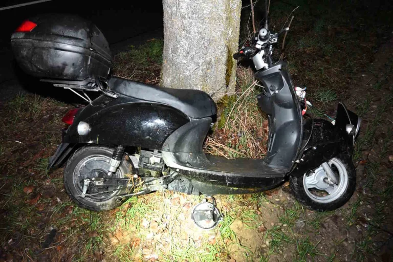 Rebstein SG - Frontal gegen einen Baum geprallt
