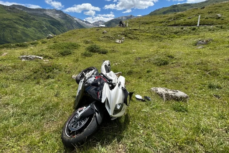 Realp UR – Rega fliegt Motorradfahrer nach Unfall ins Spital