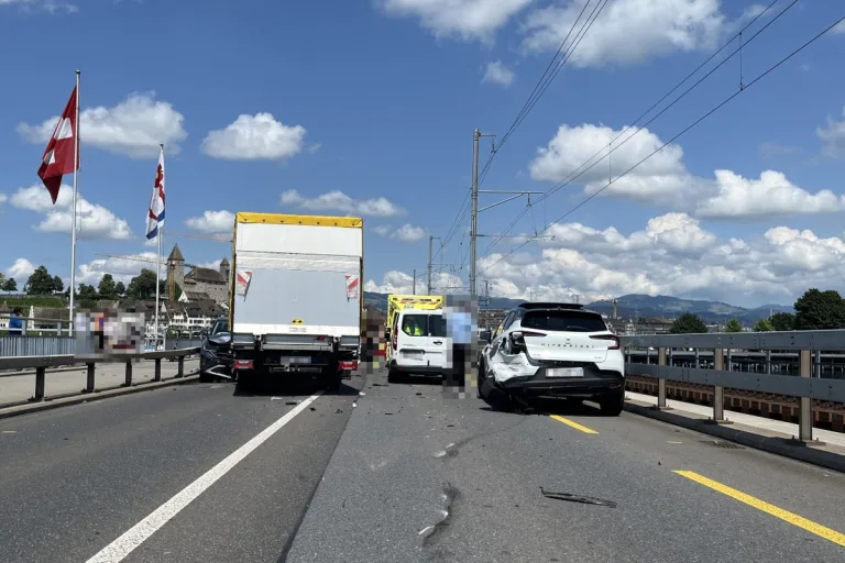  Rapperswil SG - Seedamm nach heftigem Unfall gesperrt!