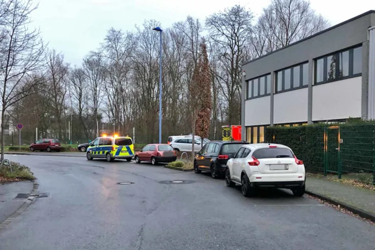 Unfallflucht in Langenfeld - 39-jährige Frau von Auto angefahren und schwer verletzt