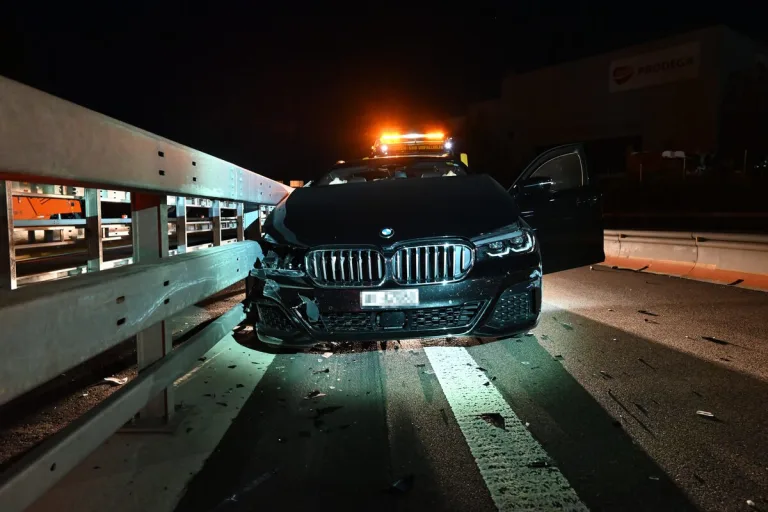 St. Gallen - Fahrunfähiger Autofahrer baut Unfall mit einem Mietauto