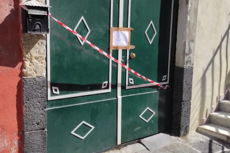 Catania (it) - 15-Jähriger tötet Mutter!
