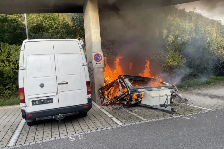 Liestal BL - Wohnwagen bei Brand komplett zerstört – war es Brandstiftung?