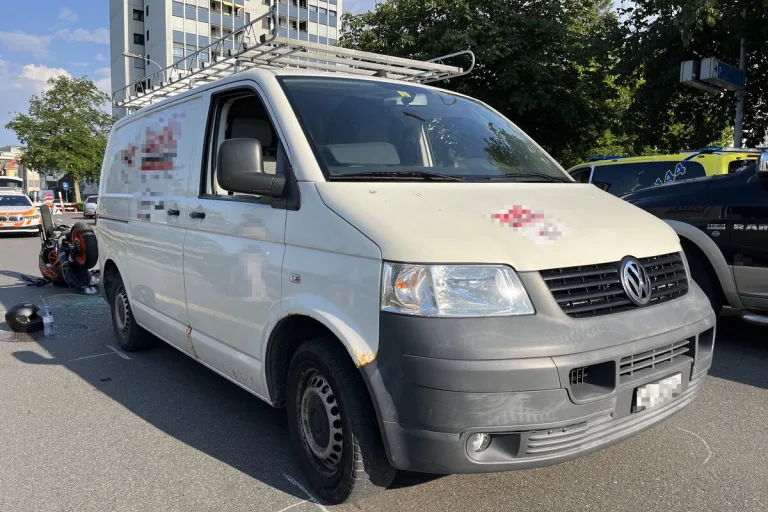 Unfall gestern in Rorschach SG - 17-jährige Motorradfahrerin prallt in Lieferwagen