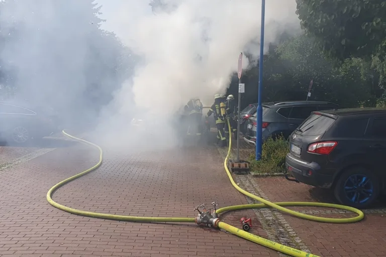 Schermbeck NW - Auto in Brand 