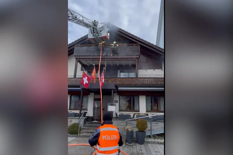 Freienbach SZ – Brand einer Hausfassade