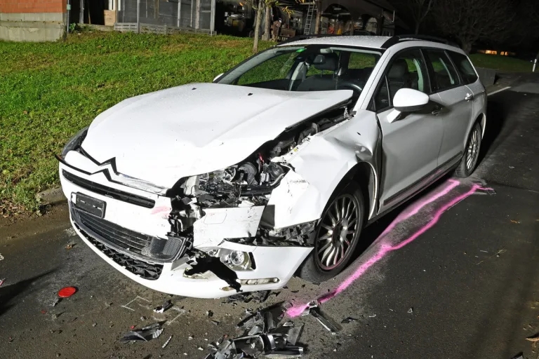 Ballwil LU – Strasse nach Unfall gesperrtt