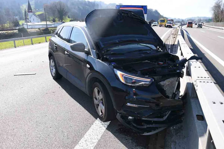 St. Margrethen SG - Auffahrunfall auf Autobahn - Zwei Personen verletzt