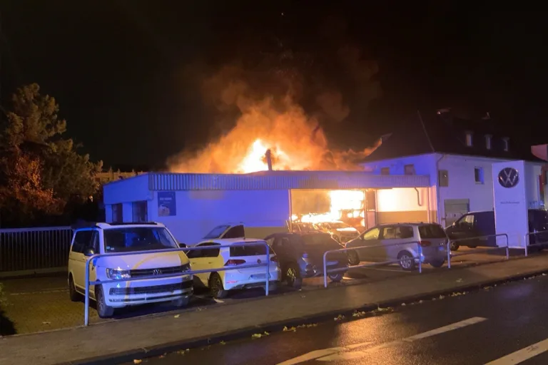 Mülheim an der Ruhr NW – Großbrand in Autowerkstatt