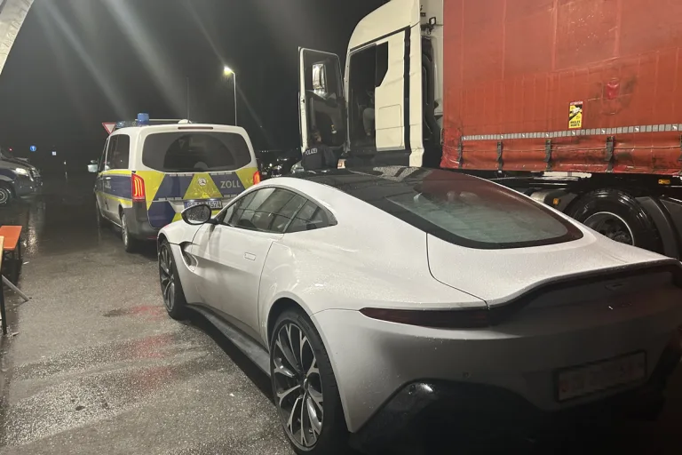 Lindau BY – Zoll stoppt Schmuggel von Aston Martin