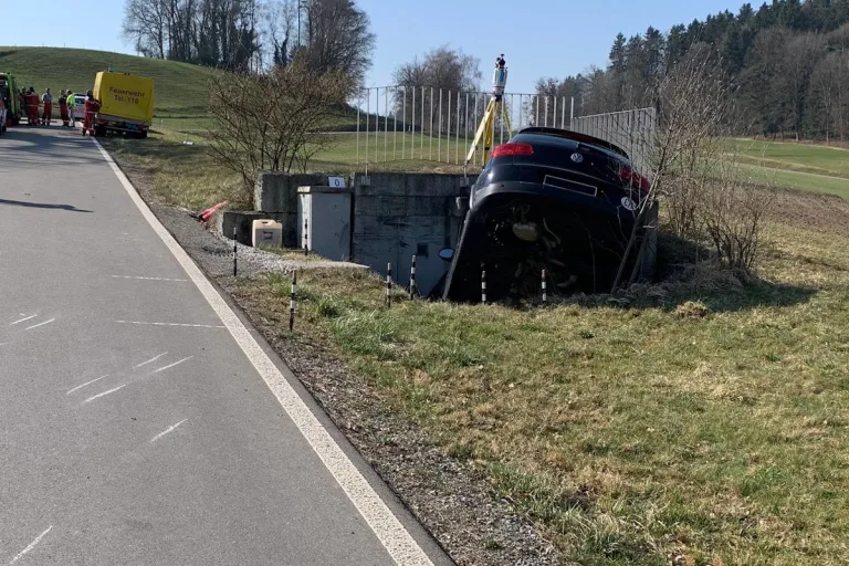 Elsau ZH – Jugendlicher bei Selbstunfall verletzt