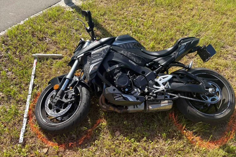 Menzingen ZG – Töfffahrer bei Unfall mit Pkw schwer verletzt