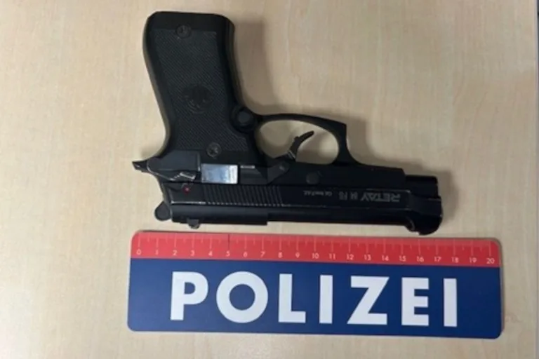 Wien – 17-Jähriger bedroht Jugendliche mit Pistole