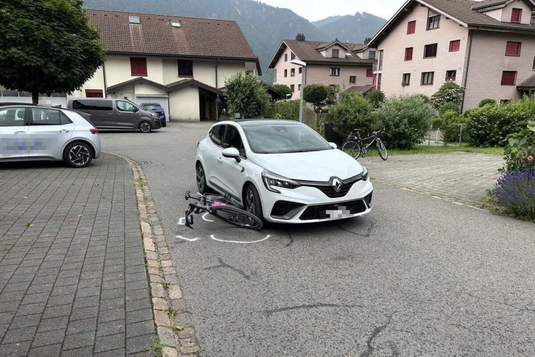 Schänis SG – Velofahrerin bei Unfall mit Auto verletzt