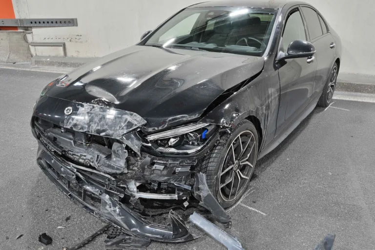 Luzern A2 – Im Reussporttunnel verunfallt