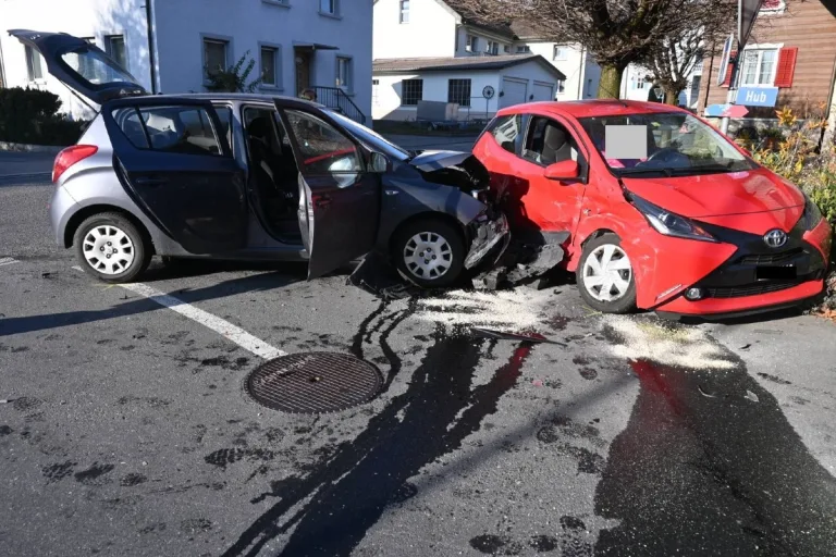 Eschen FL - Zweimal Totalschaden nach heftiger Kollision