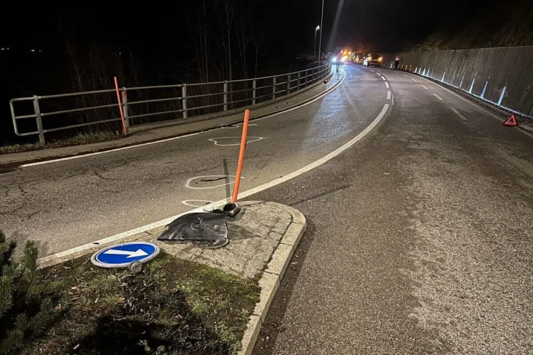 Hundwil AR – Mit einem Verkehrsteiler kollidiert