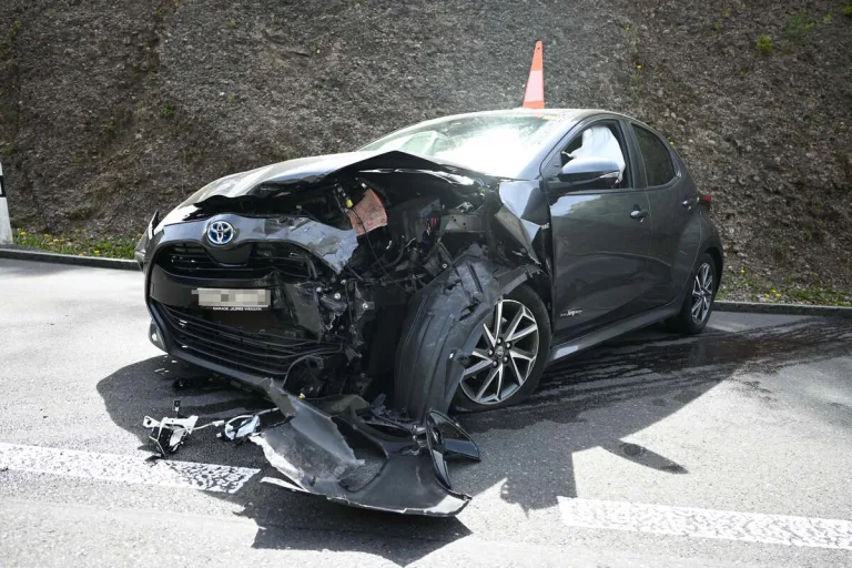Eschenbach SG - Fahrunfähig Frontalkollision verursacht