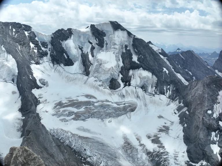 Kandersteg BE – Seilschaft stürzt in Gletscherspalte – ein Toter