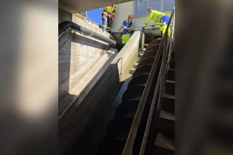 Rüthi SG – Bei Arbeitsunfall von Wasserförderschnecke eingeklemmt und schwer verletzt worden