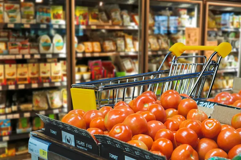 Jena - Hungrig im Supermarkt
