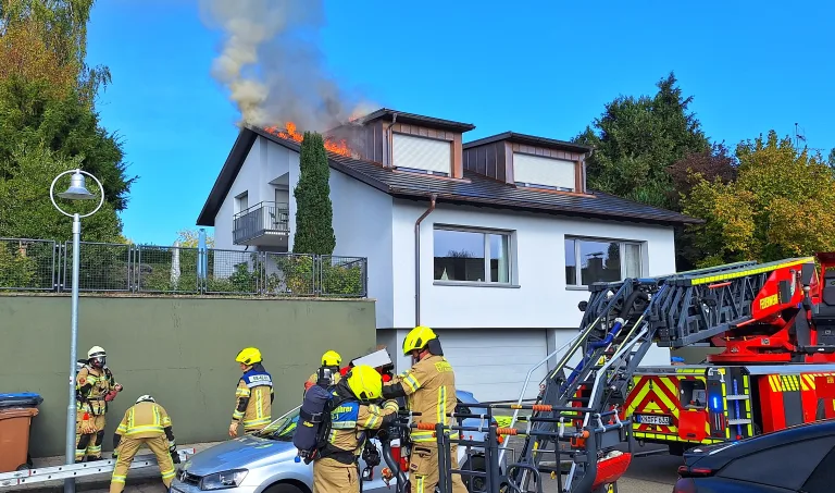 Konstanz – Solaranlage auf Dach von Wohnhaus in Brand