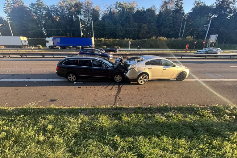 Lenzburg AG – Heftiger Unfall auf A1 mit drei Fahrzeugen