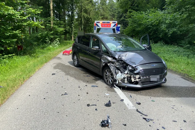Oberrüti AG - 19-jähriger Biker bei Frontalcrash schwer verletzt