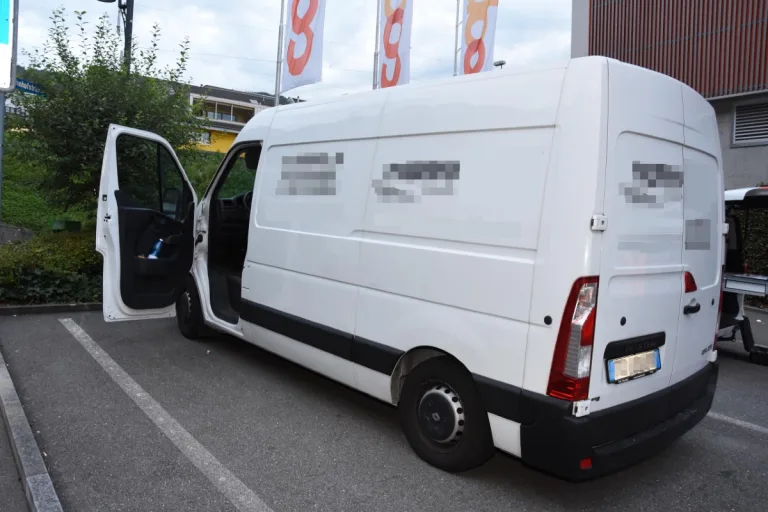Hergiswil NW - 23 Flüchtlinge aus misslicher Lage befreit