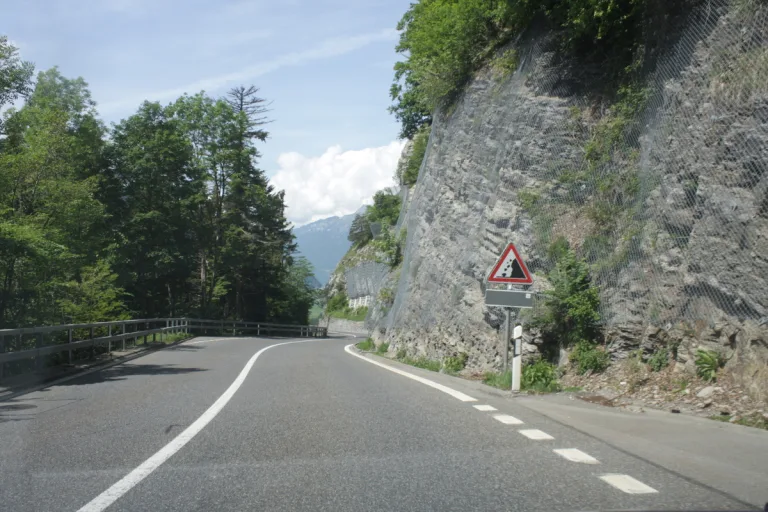 A8 Brünig - Mehrwöchige Sperrung - Verschiedene Massnahmen vor Naturgefahren