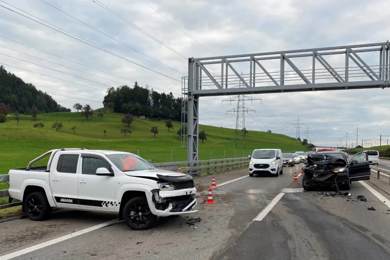 A4 Risch Rotkreuz ZG – Einmal unaufmerksam – zweimal Totalschaden