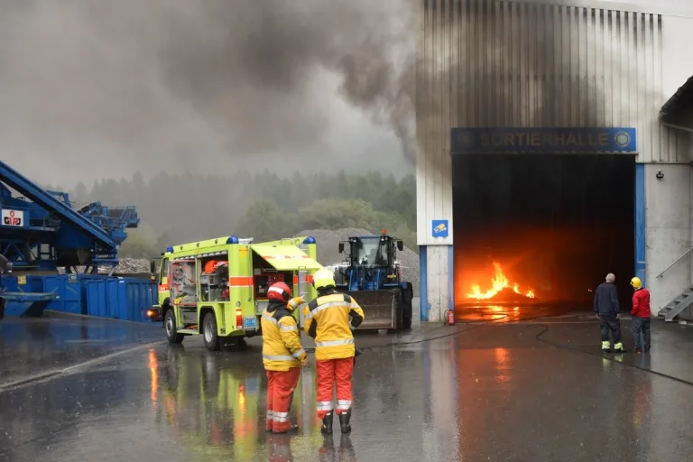 Zernez GR - Brand in Sortierhalle gelöscht