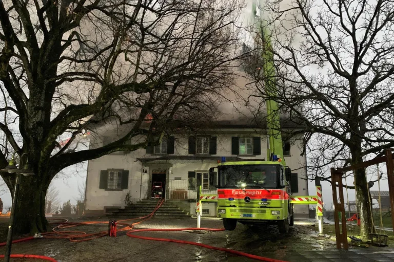 Stäfa ZH – Brand eines Mehrfamilienhauses