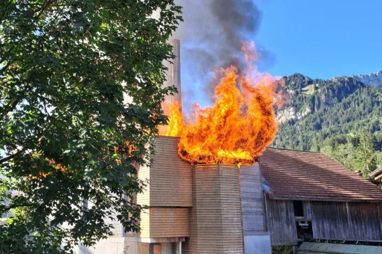Flühli LU – Brand in Sägerei und Holz-Schnitzelhalle