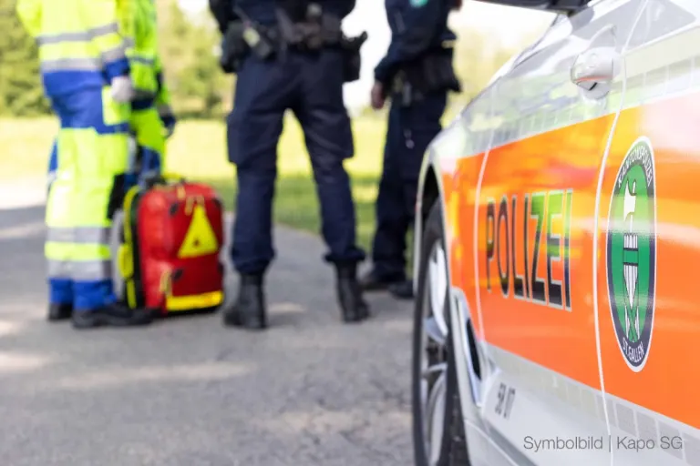 Flawil SG - Nach Sturz aus Fenster schwer verletzt